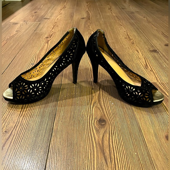 *LIKE NEW* Gorgeous sexy classic black velour peep toe 3.5” heels Sz. 8.5-9 - Picture 2 of 10